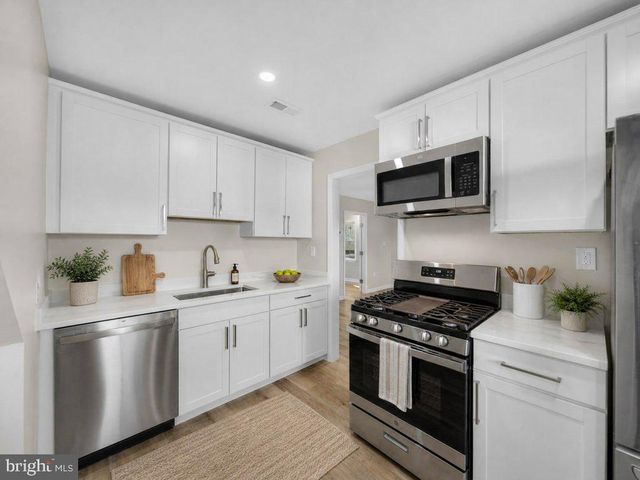 105 SHELDON ST, Manassas Park, VA 20111