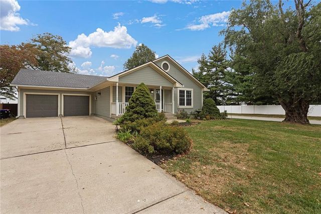 1904 Gambrell Street, Greenwood, MO 64034