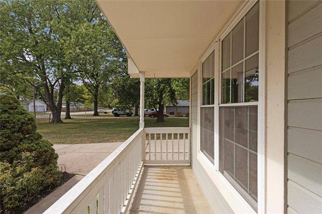 1904 Gambrell Street, Greenwood, MO 64034