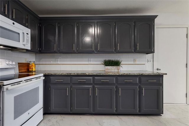 1904 Gambrell Street, Greenwood, MO 64034