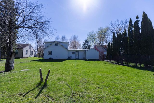 1445 MacArthur ROAD, Madison, WI 53714