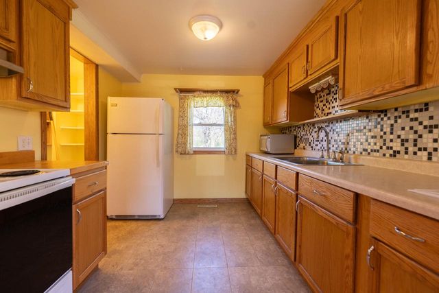1445 MacArthur ROAD, Madison, WI 53714
