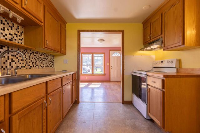 1445 MacArthur ROAD, Madison, WI 53714