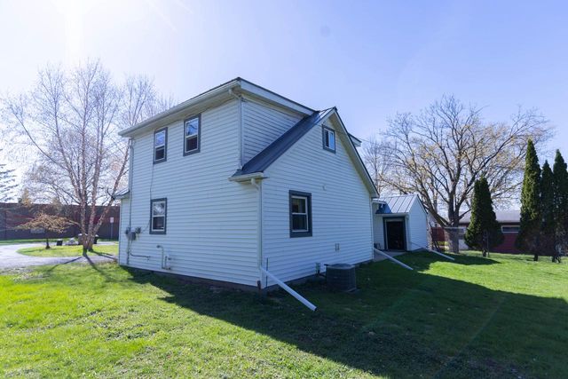 1445 MacArthur ROAD, Madison, WI 53714