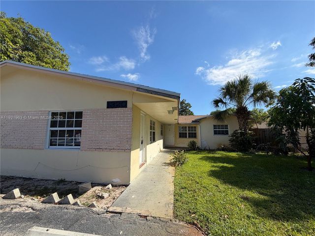 1320 SW 11th Ave A, Deerfield Beach, FL 33441