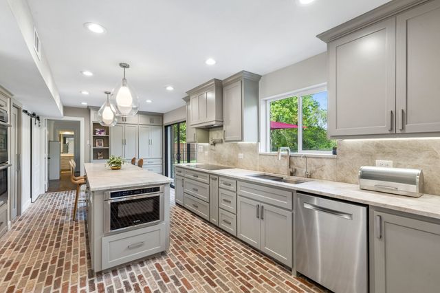 501 Cottonwood Place, Fairview, TX 75069