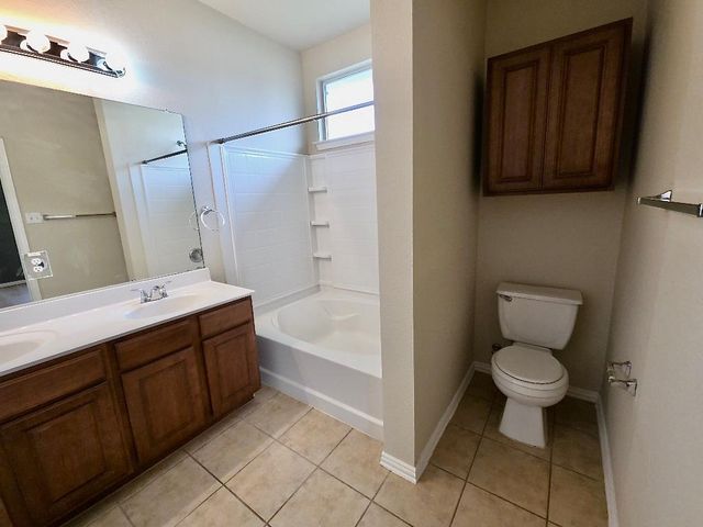211 Almquist ST, Hutto, TX 78634