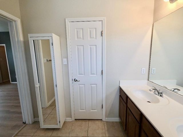 211 Almquist ST, Hutto, TX 78634