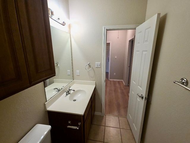 211 Almquist ST, Hutto, TX 78634