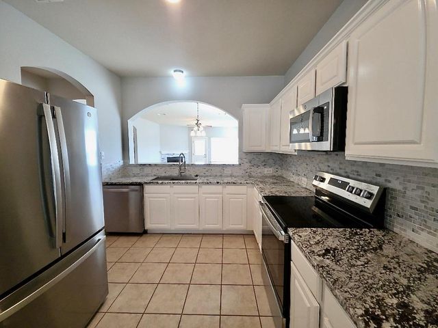 211 Almquist ST, Hutto, TX 78634