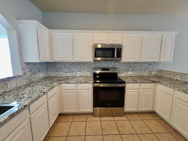 211 Almquist ST, Hutto, TX 78634