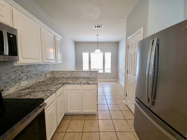 211 Almquist ST, Hutto, TX 78634