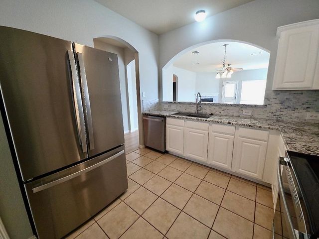 211 Almquist ST, Hutto, TX 78634