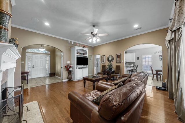 4410 Pickering, College Station, TX 77845
