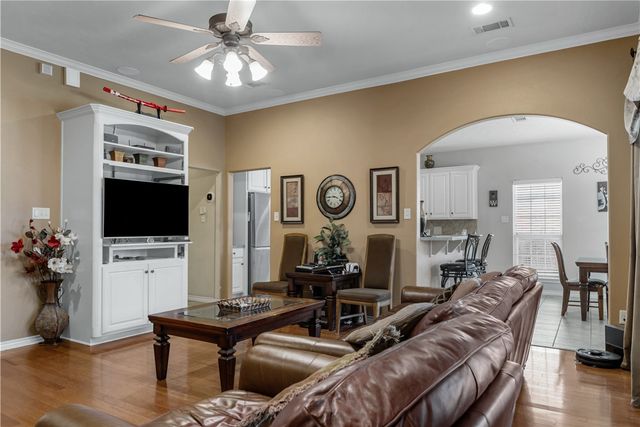 4410 Pickering, College Station, TX 77845