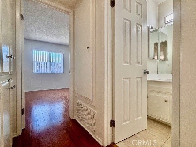 679 W 18th Street B, Costa Mesa, CA 92627