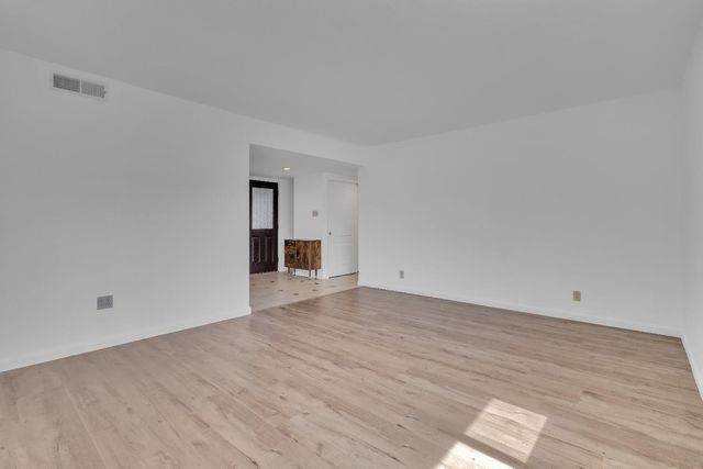 9104 Feather River Way, Sacramento, CA 95826