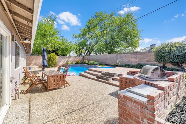 9104 Feather River Way, Sacramento, CA 95826