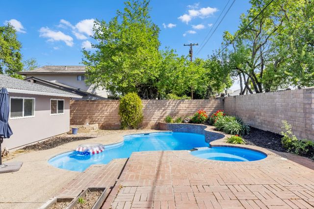 9104 Feather River Way, Sacramento, CA 95826