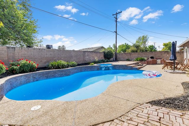 9104 Feather River Way, Sacramento, CA 95826