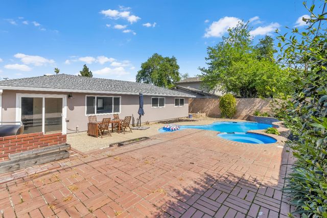 9104 Feather River Way, Sacramento, CA 95826