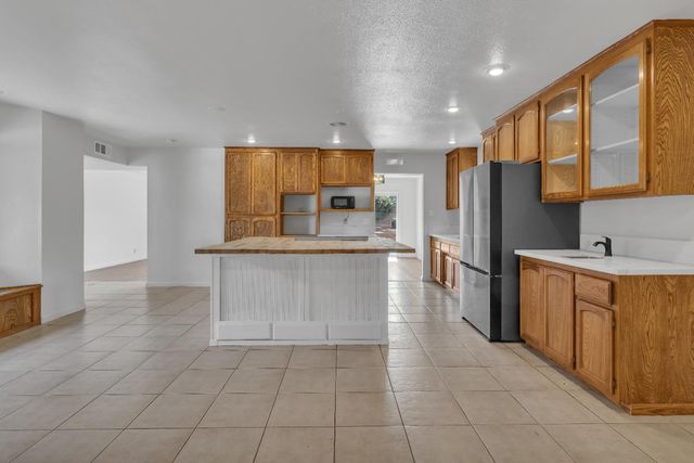 9104 Feather River Way, Sacramento, CA 95826