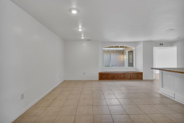 9104 Feather River Way, Sacramento, CA 95826