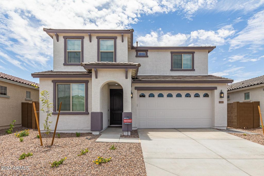 8931 W Colter Street, Glendale, AZ 85305