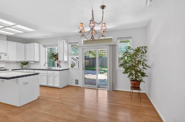 8822 Breaker Point Ct, Elk Grove, CA 95758