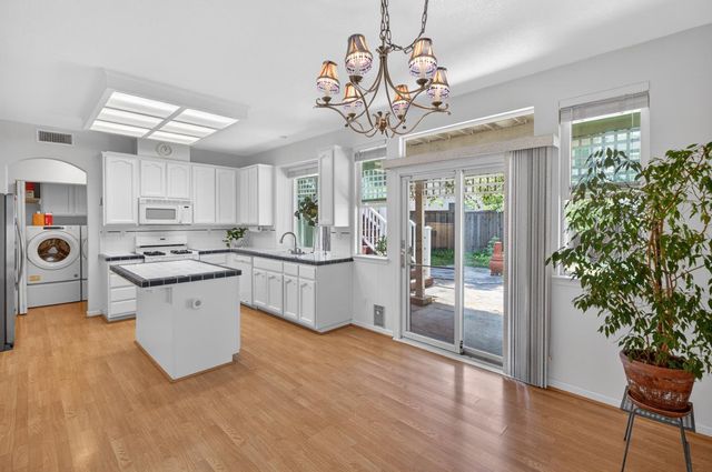 8822 Breaker Point Ct, Elk Grove, CA 95758