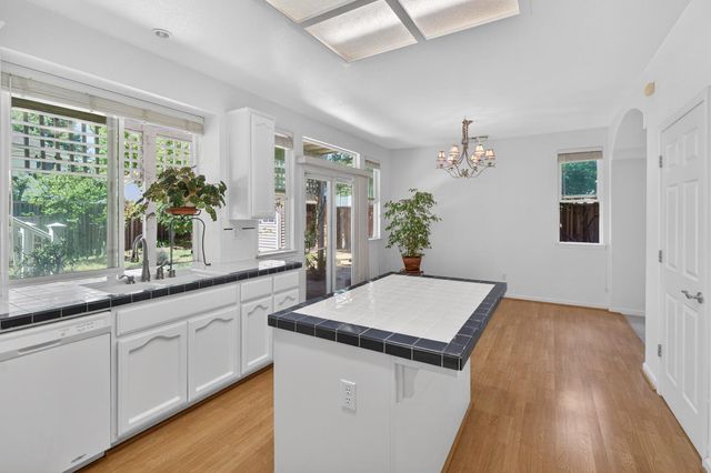 8822 Breaker Point Ct, Elk Grove, CA 95758