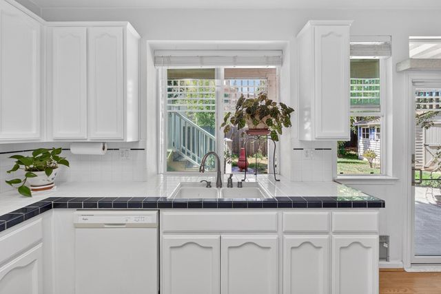 8822 Breaker Point Ct, Elk Grove, CA 95758