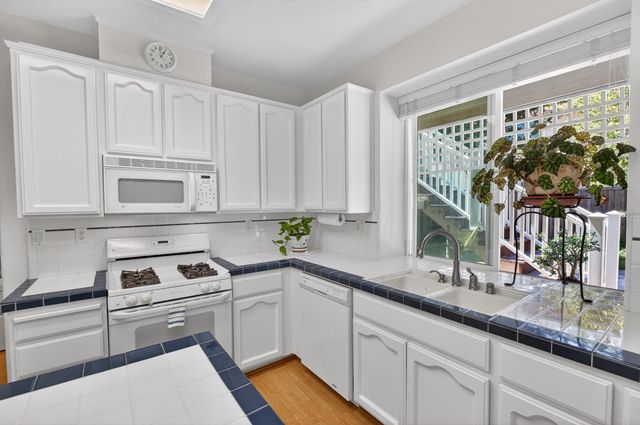 8822 Breaker Point Ct, Elk Grove, CA 95758