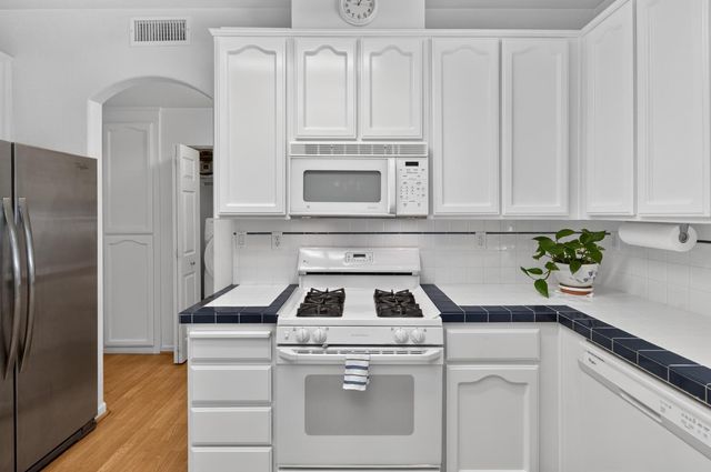 8822 Breaker Point Ct, Elk Grove, CA 95758