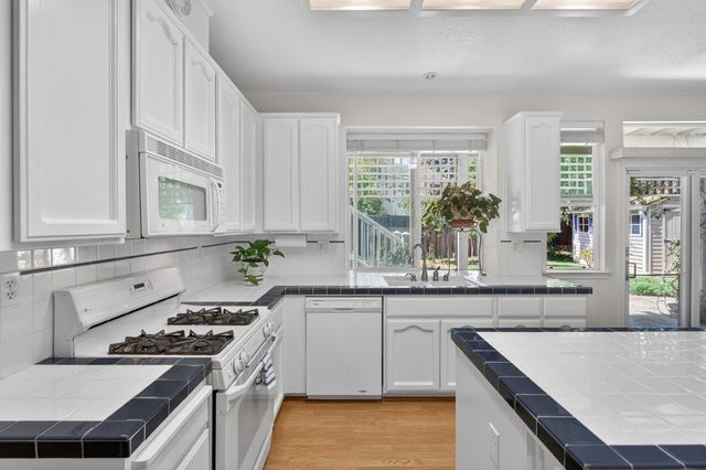 8822 Breaker Point Ct, Elk Grove, CA 95758