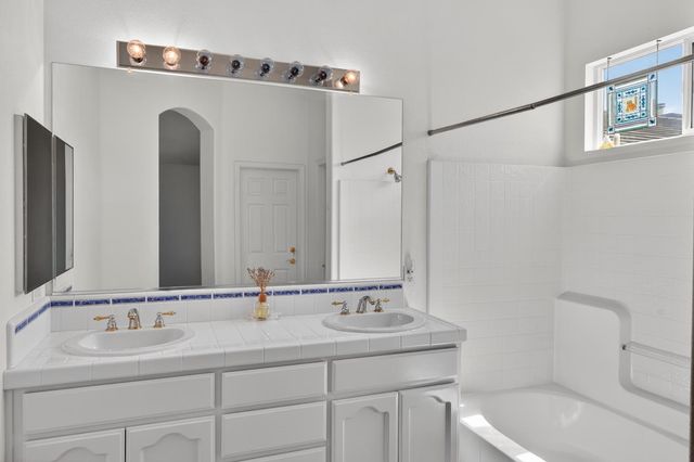 8822 Breaker Point Ct, Elk Grove, CA 95758