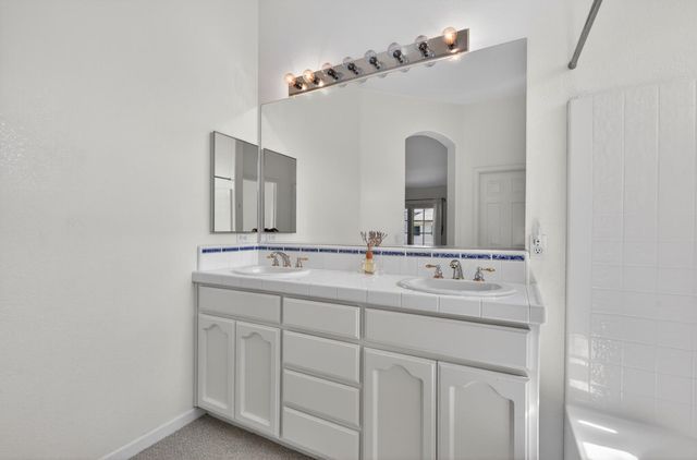 8822 Breaker Point Ct, Elk Grove, CA 95758