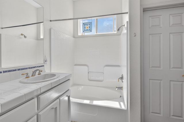 8822 Breaker Point Ct, Elk Grove, CA 95758