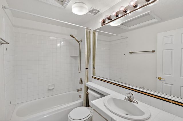 8822 Breaker Point Ct, Elk Grove, CA 95758