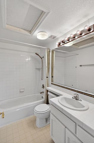 8822 Breaker Point Ct, Elk Grove, CA 95758