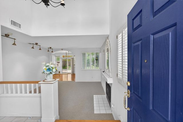 8822 Breaker Point Ct, Elk Grove, CA 95758