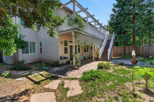 8822 Breaker Point Ct, Elk Grove, CA 95758