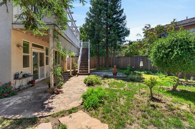 8822 Breaker Point Ct, Elk Grove, CA 95758