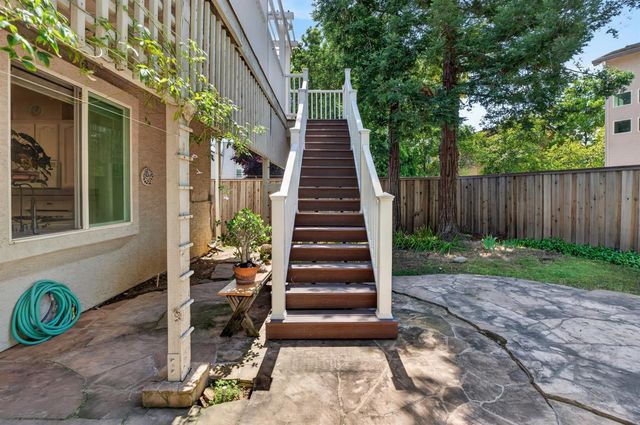 8822 Breaker Point Ct, Elk Grove, CA 95758