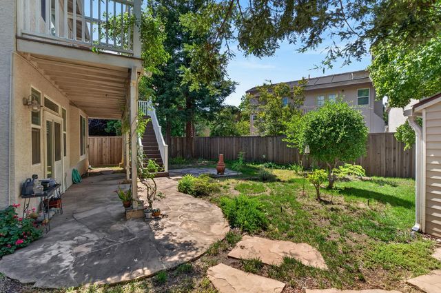 8822 Breaker Point Ct, Elk Grove, CA 95758