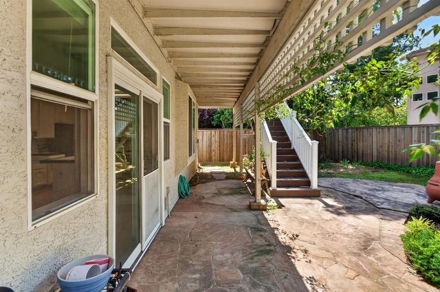 8822 Breaker Point Ct, Elk Grove, CA 95758