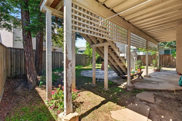 8822 Breaker Point Ct, Elk Grove, CA 95758