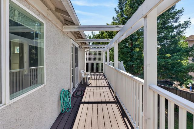 8822 Breaker Point Ct, Elk Grove, CA 95758