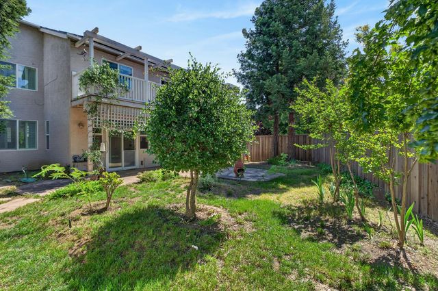 8822 Breaker Point Ct, Elk Grove, CA 95758