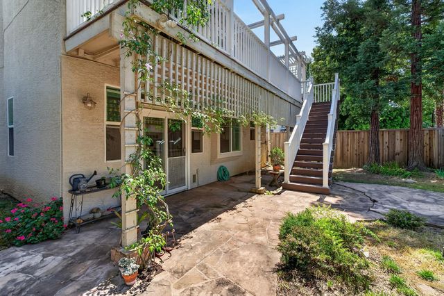 8822 Breaker Point Ct, Elk Grove, CA 95758